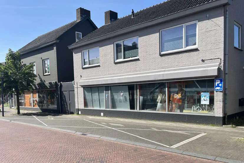 Parkeerplaatsen Groenestraat - Chris van Zwam
