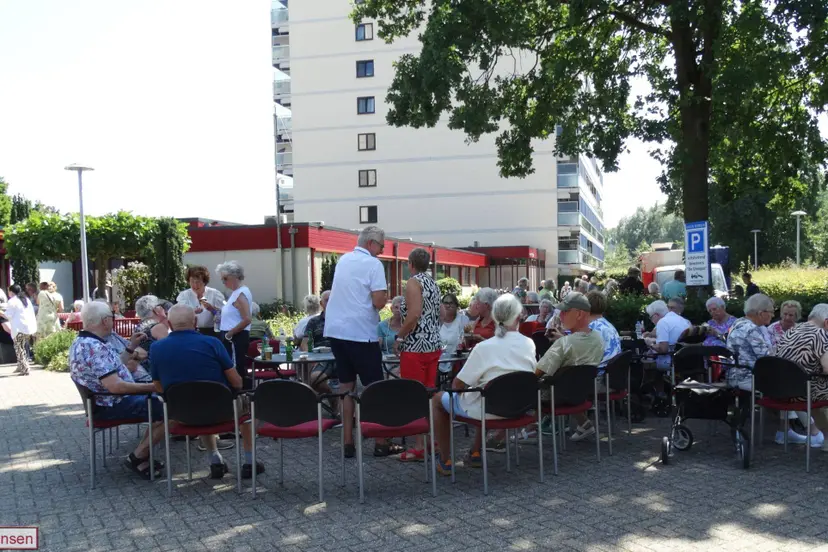 De Ulenpas sluit feestelijke reeks activiteiten zonnig af met Foodtruckfestival 11-7-26 (12)