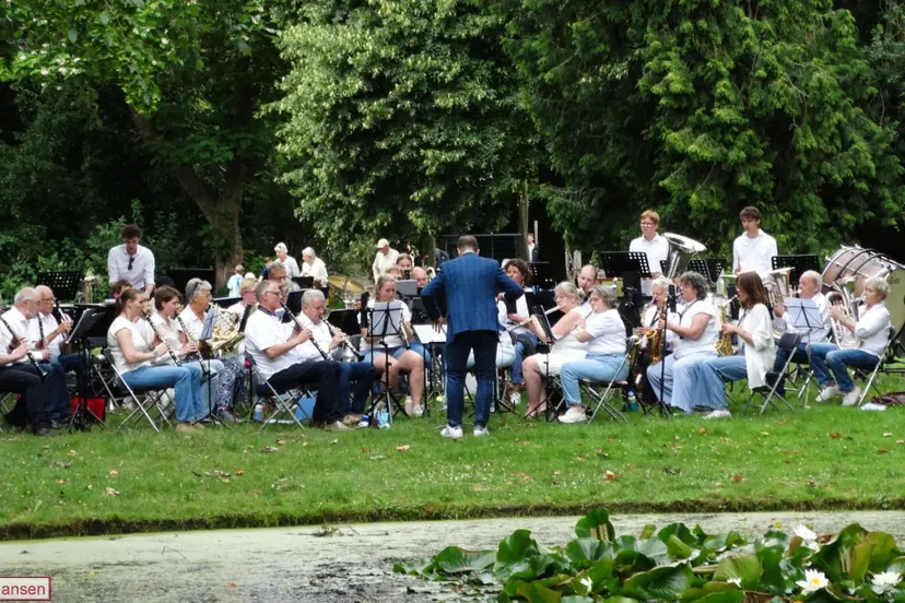 Dierens Harmonie Orkest brengt Carolinapark tot leven met zomers Concert at the Park 05-07-2026 (1)