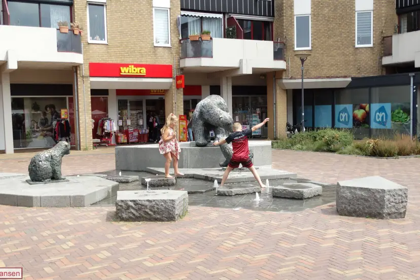 Zomerbraderie trekt veel bezoekers naar Callunaplein in Dieren 18-7-26 (4)
