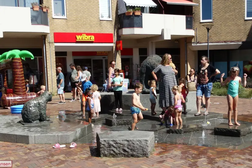 Tropical Kids Party zorgt voor zomers speelplezier in winkelcentrum Dieren 8-8-26 (11)