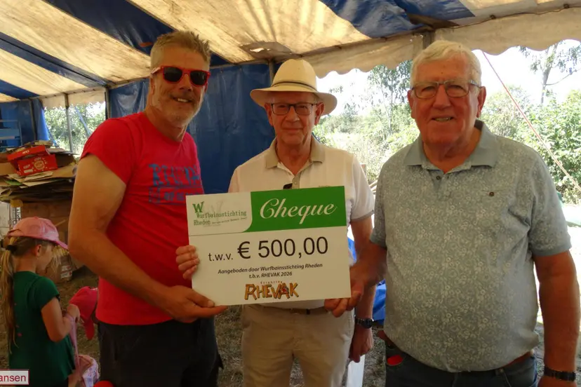 Wurfbainstichting schenkt 500 euro aan Rhevak in Rheden 14-8-2026 (12)