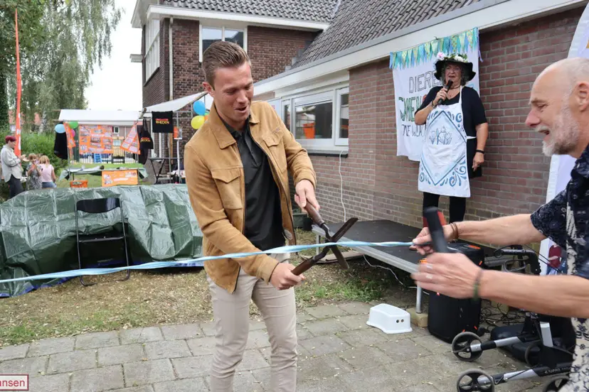 Feestelijke heropening Hart van Stenfert tijdens drukbezochte Burendag 26-9-2026 (5)