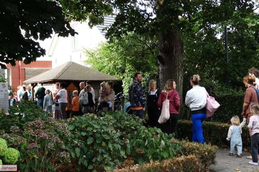 Tweedehands kinderkledingbeurs in Rheden opnieuw druk bezocht 5-9-26 (1)
