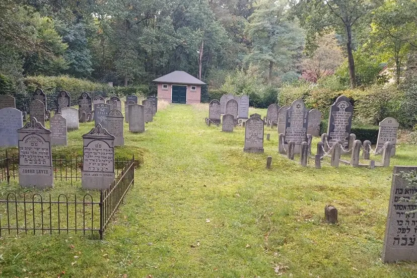 Joodse Begraafplaats Dieren - Oudheidkundige Kring Rheden-Rozendaal