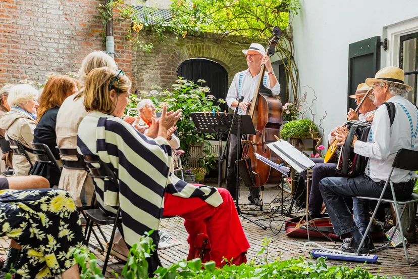 07 07 2019 maarten j eykman zuidsingel 20 blue suspenders 7