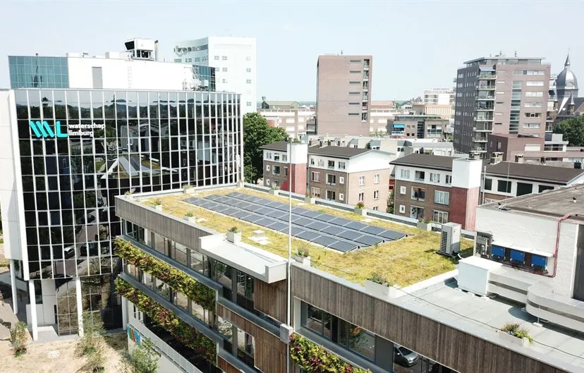 dak kantoor zonnepanelen verduurzaming 2