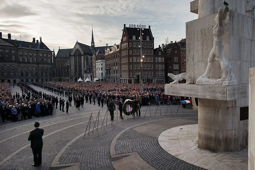 eerste krans door de koning