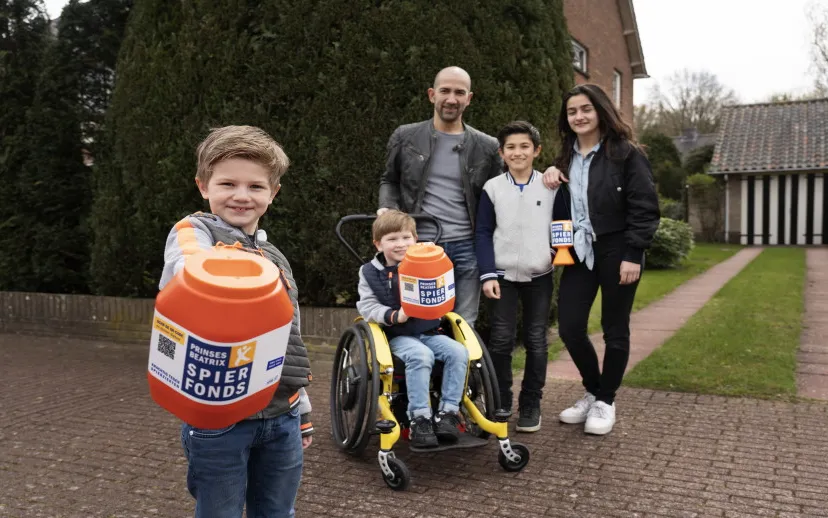 familie kuijs collecteert met de hele familie