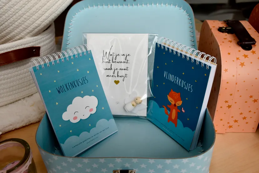 koffertje met gedichtenbundels