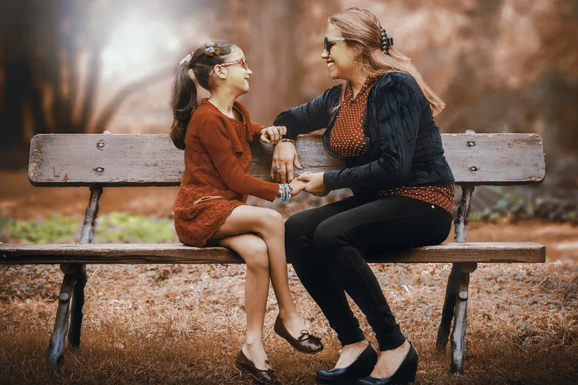 mother and daughter 3281388 1920