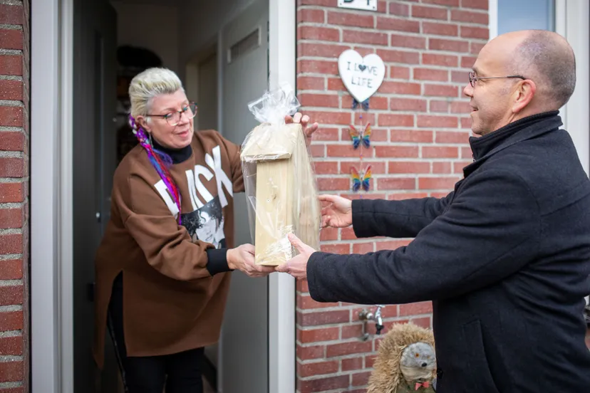 overhandiging insectenhotel lowres