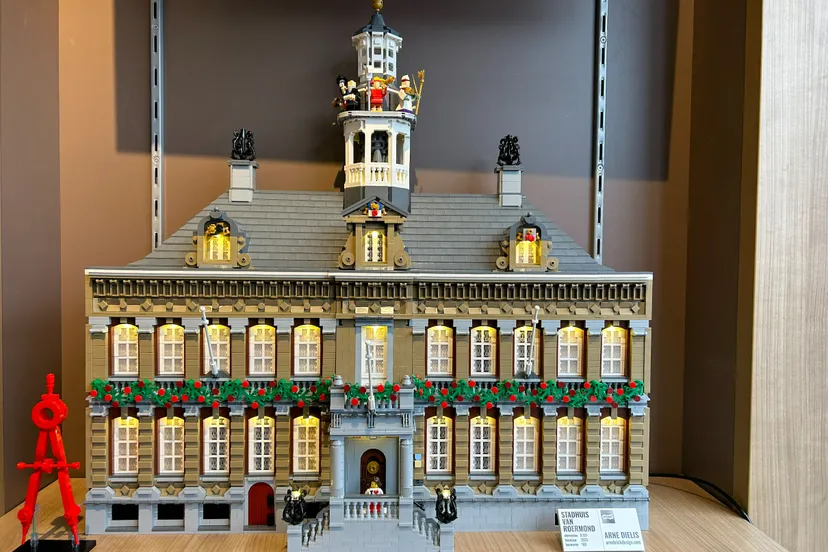 stadhuis van roermond in lego door arne dielis