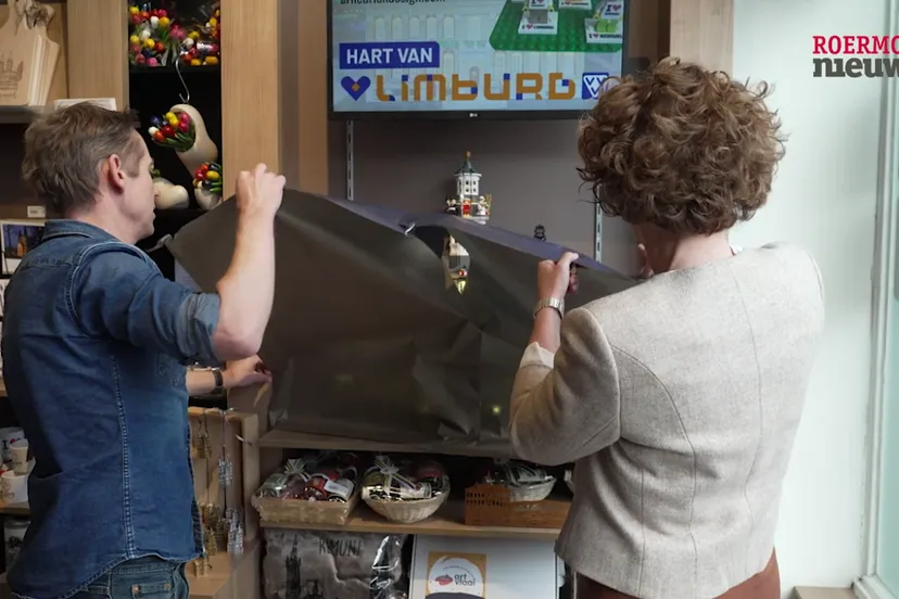 th 03 1700 29 11 2023roermondnieuwstv weekjournaal lego replica stadhuis 29 11 2023