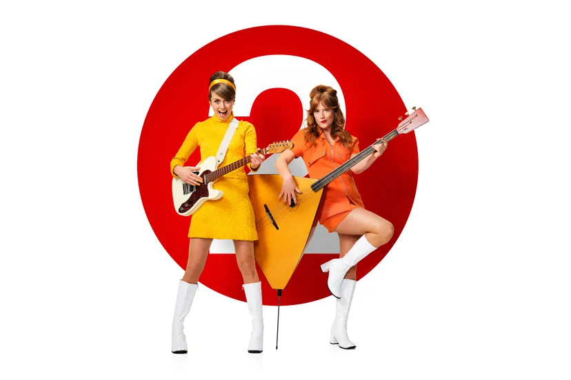 maartje en kine de bingo show liggend corne van der stelt