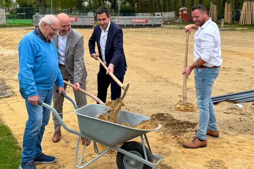 20250415 foto starthandeling nieuw clubhuis hockeypark hammerveld
