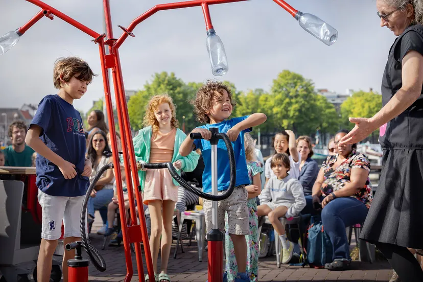 interactieve experimenten in de nemo science tour foto digidaan