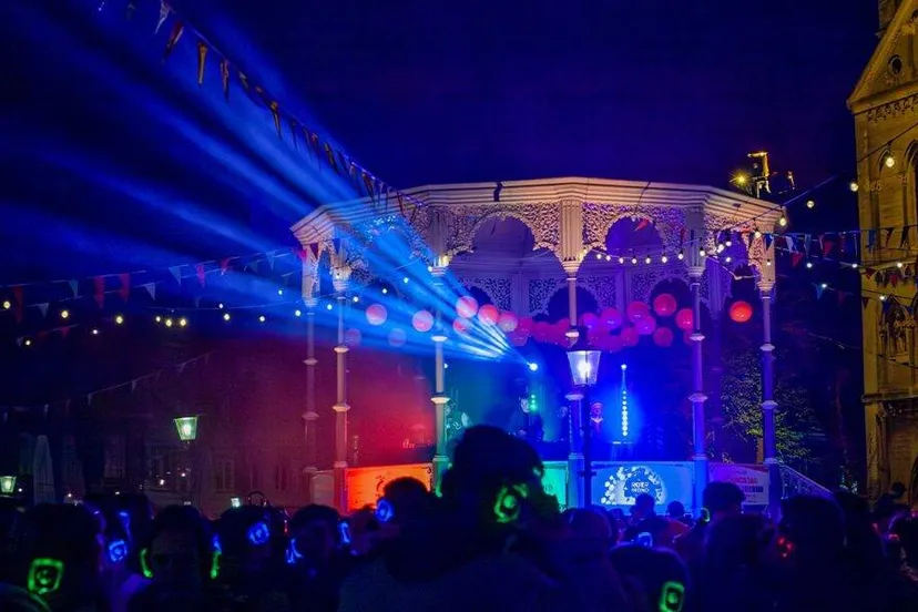 silent disco roermond koningsdag 1200x600 c default