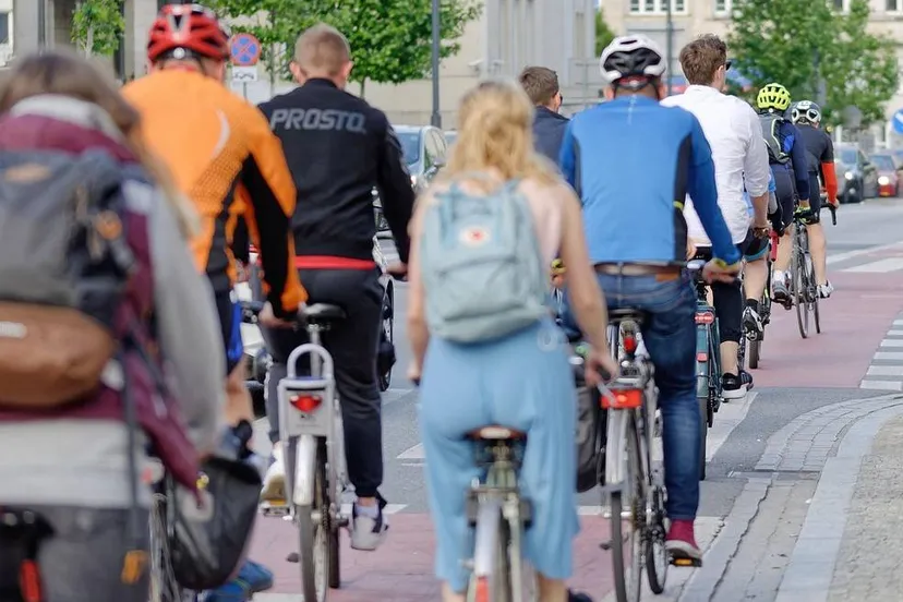 bicyclists 7474812 1280