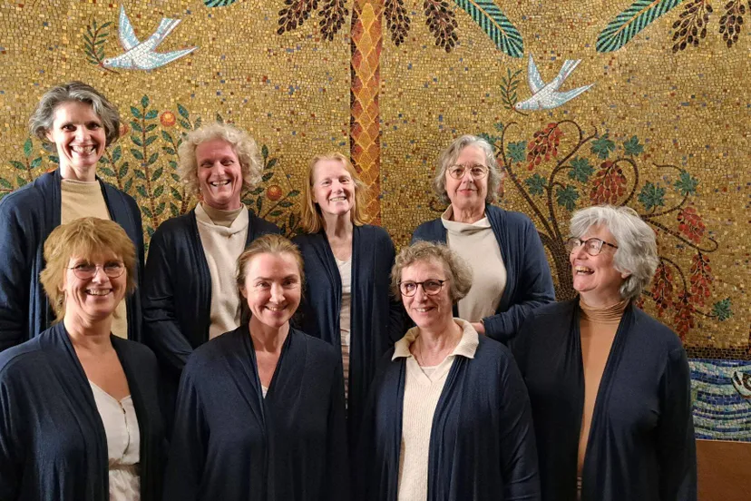 groepsfoto-2-januari-2025-2-1-2048x1153