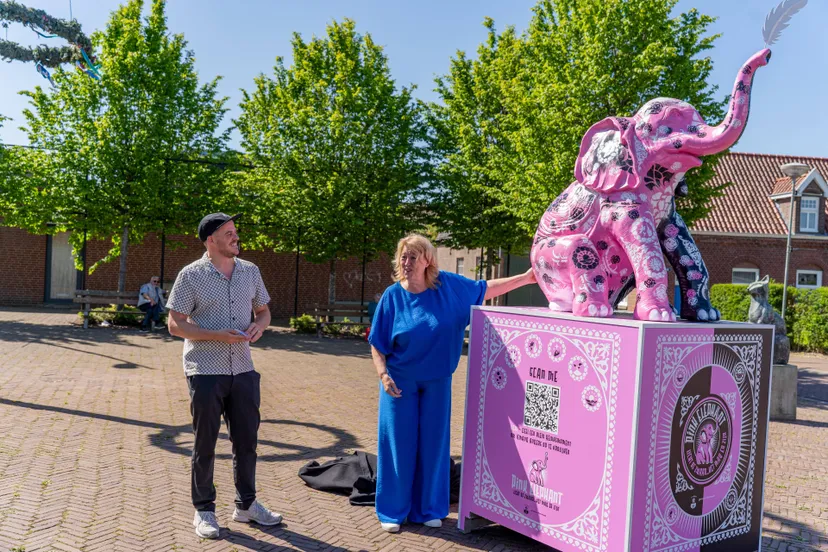 Onthulling Pink Elephant Daniël Heynen_202622052026_Rob van Deurzen (3)
