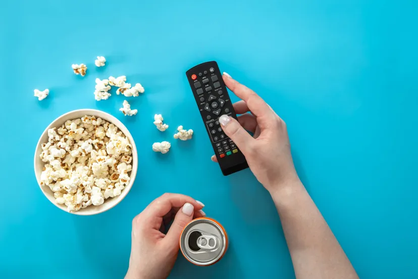 watching-movies-with-popcorn-blue-background-flat-lay