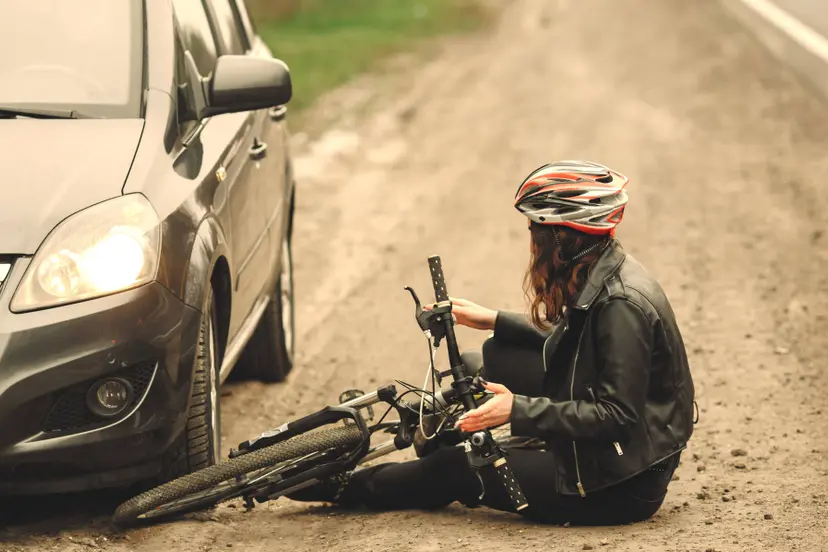woman-crashed-into-car-girl-helmet