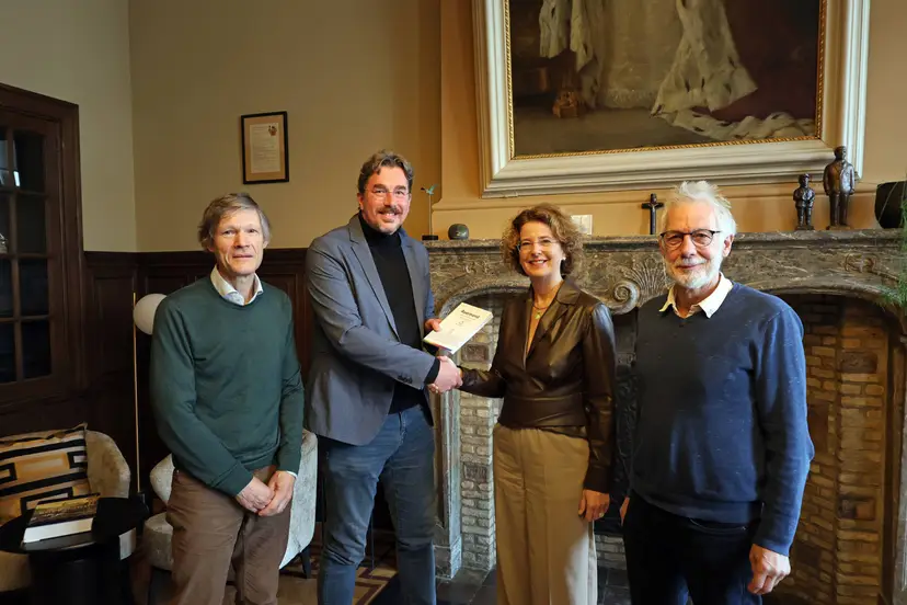 BBR Burgemeester Hoogtanders ontvangt rapport initiatiefgroep 291026