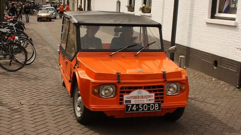 150427 oranje auto e1430147756601