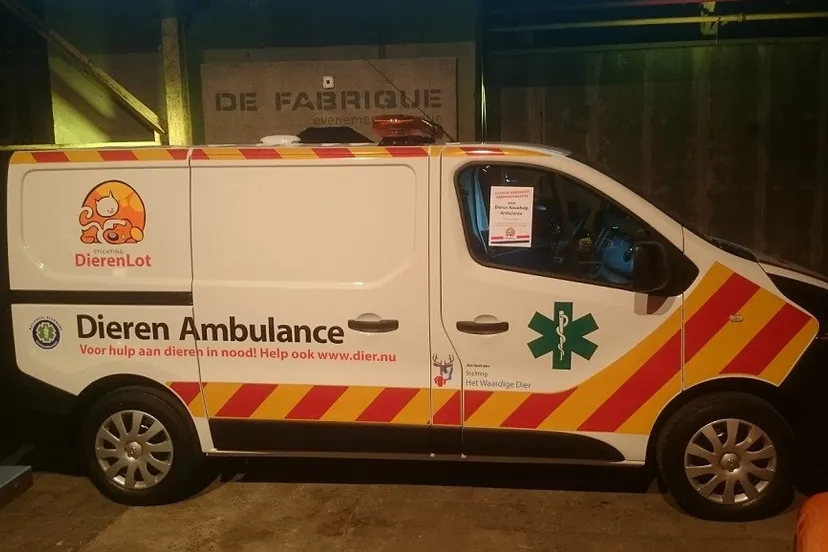 150512 dierenlot ambulance e1431383142920