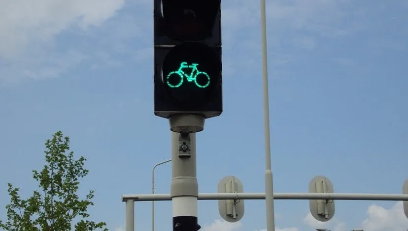 150604 groen stoplicht fietsers e1433423375608