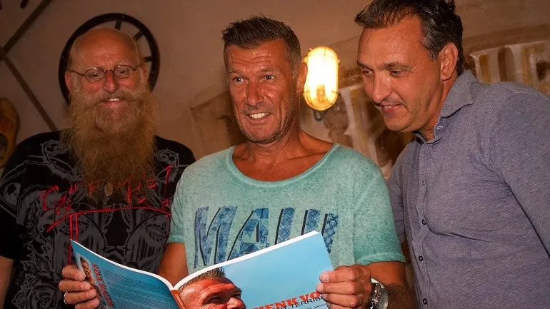 150813 boekpresentatie henk vos danny van den aarsen e1439462428553