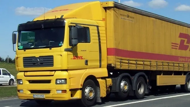 150915 dhl vrachtwagen foter e1442232884535