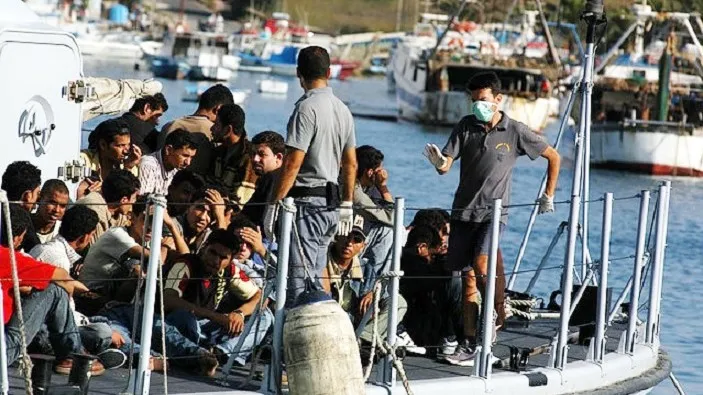 150917 vluchtelingen komen aan in lampedusa sara prestianni noborder network cc by 20 e1442516056154