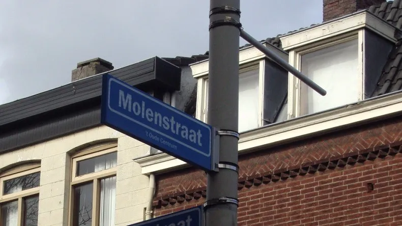 151129 straatnaambordje molenstraat e1448806596172