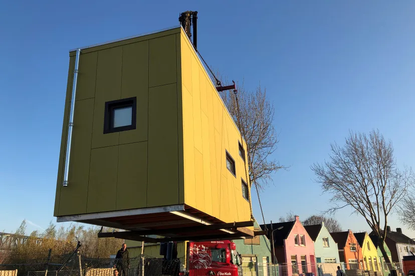 20201204 eerste huis landt op tiny oevers