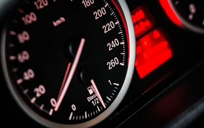 auto in de file 915x518 1