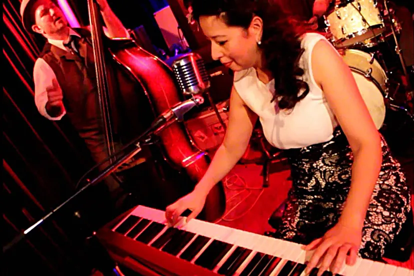 deeshoneytoneslive5b