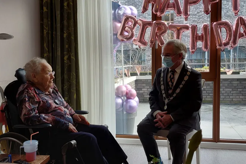 e774123b 2458 4298 b045 234db021852f