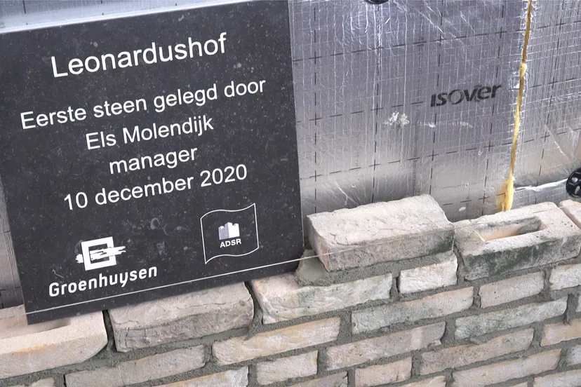 leonardushof eerste steen