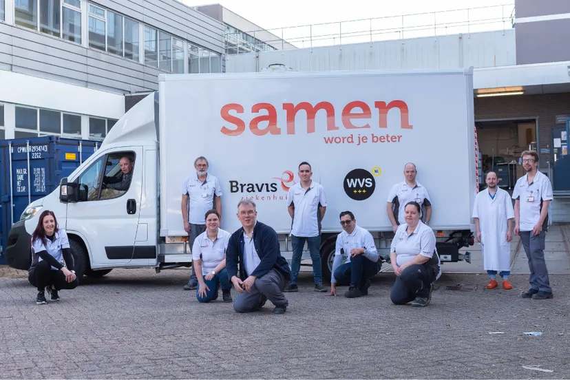 nieuwe stadsvrachtwagen maakt samenwerking bravis en wvs zichtbaar