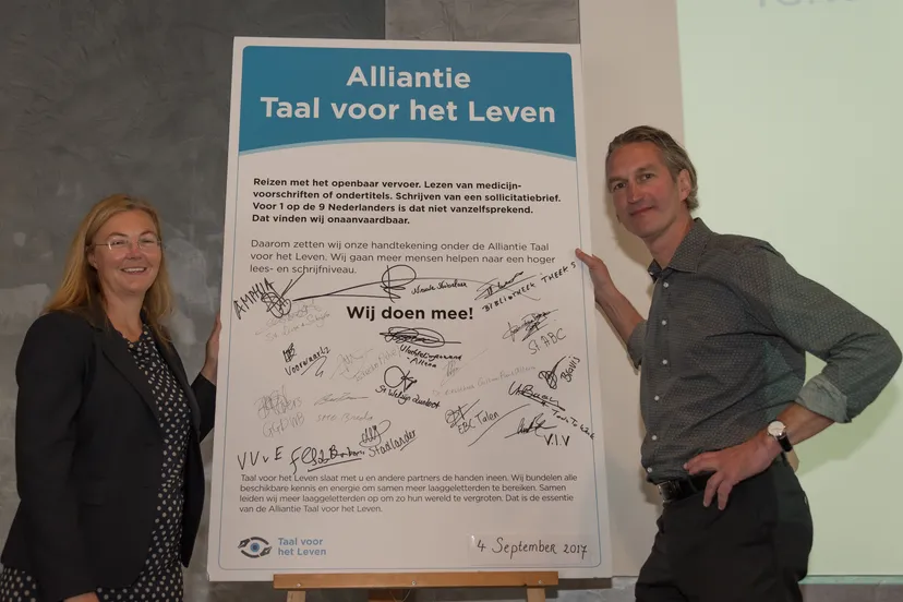 ondertekening overeenkomst taal voor het leven door amphia en bravis ziekenhuis 4 9 2017