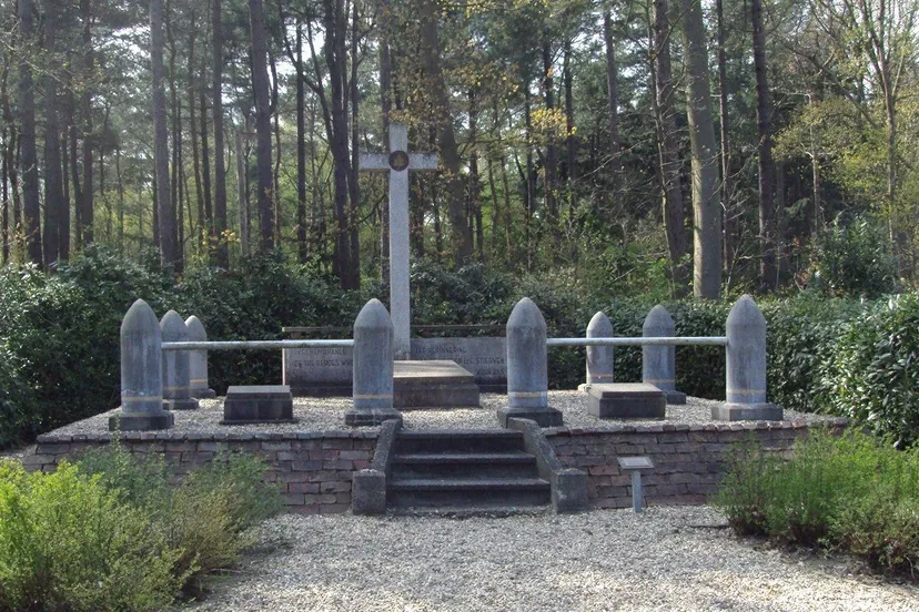 oorlogsmonument moerstraten lotterman e1430751121466