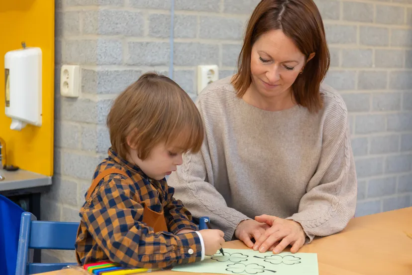 peuters gaan met sprongen vooruit op peutergroep vroege vogels van bravis en de mytylschool