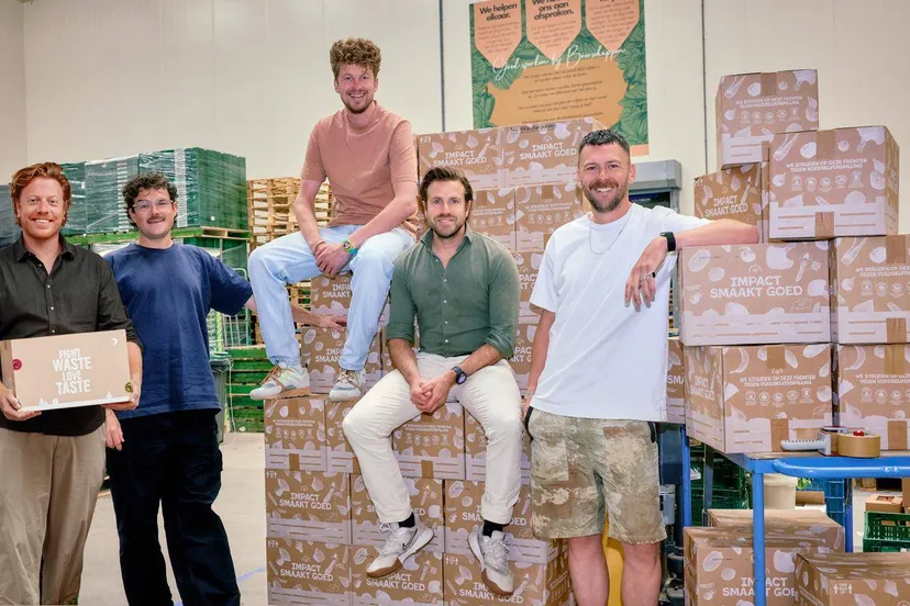 v.l.n.r. Thomas van Waste Warriors en Frank, Thibaud, Stijn en Jacco van No Waste Army