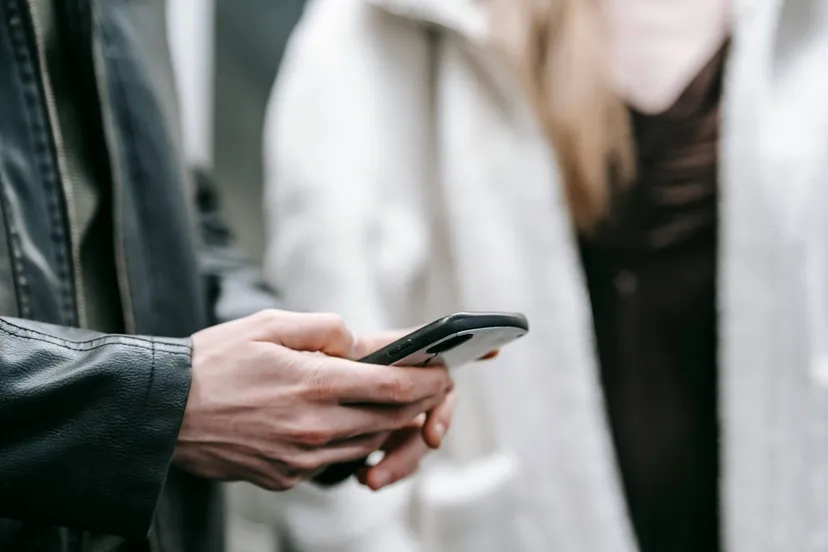 pexels-katerina-holmes-5911138-telefoon
