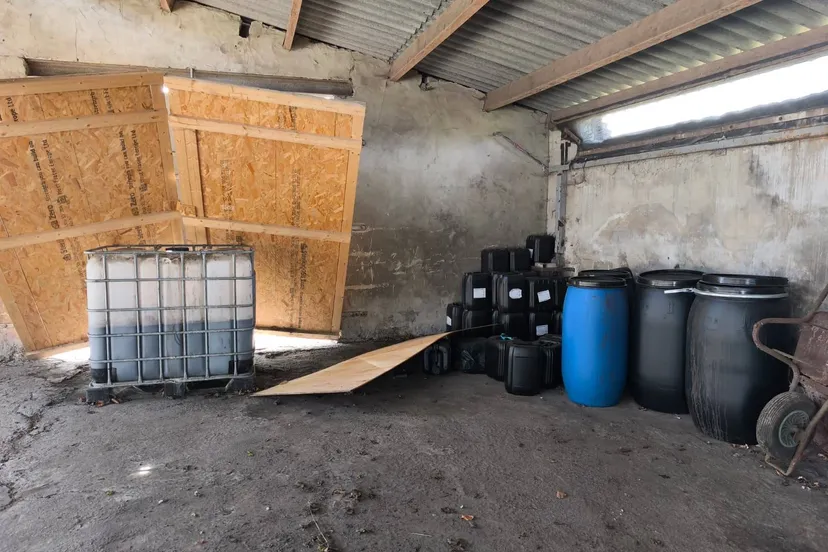 20260416 opslag grondstoffen drugs in Moerstraten