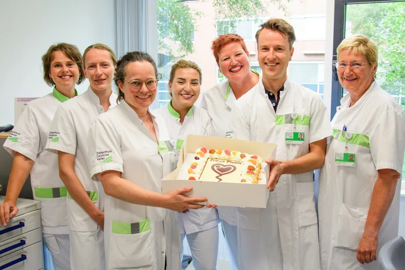 20230914 pluim van freya voor fertiliteitszorg scaled