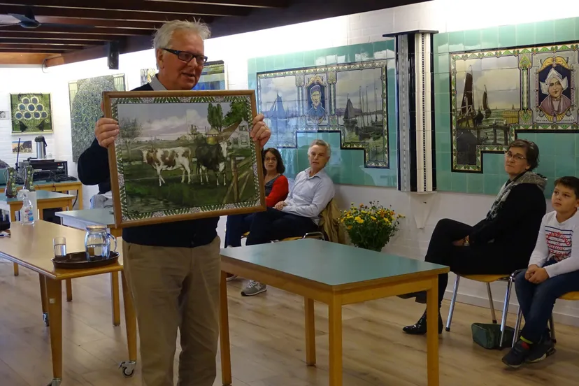 ger de ree toont een tegeltableau tijdens de taxatiedag scaled