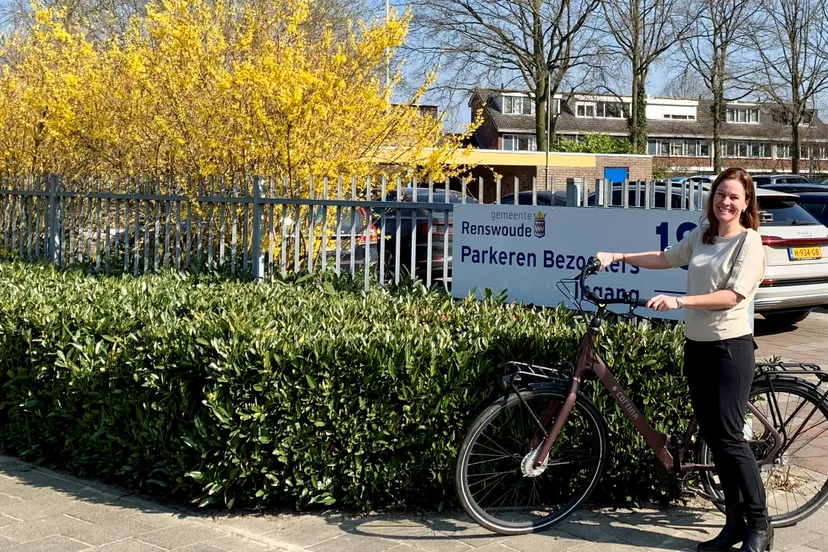 wethouder marieke teunissen op de fiets
